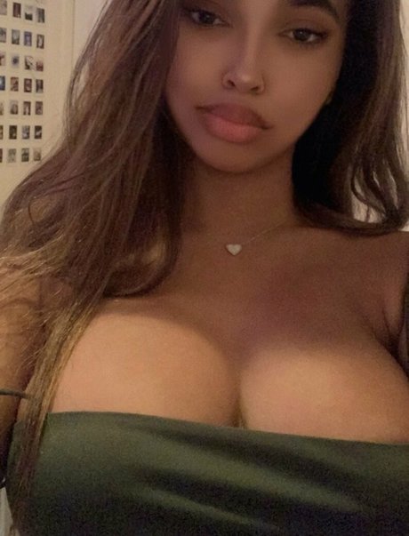 Alasti lekkinud OnlyFans-i pilt Lovesicksavii