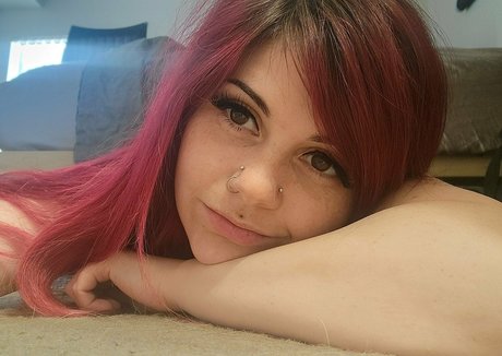 Naakte gelekte OnlyFans-foto van Spookysnacking