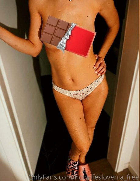 Обнаженная фотография утечки OnlyFans от Hotwifesloveniafree