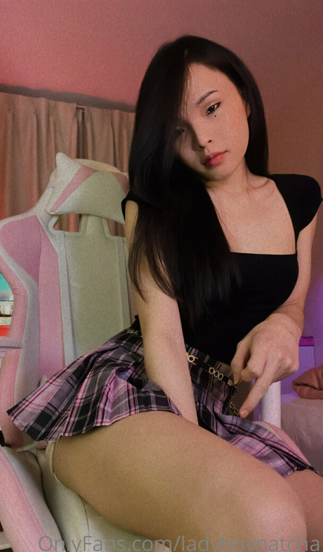 Naakte gelekte OnlyFans-foto van Ladyboynatcha