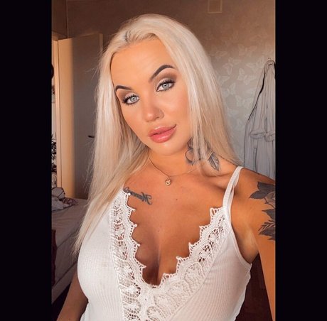 Alasti lekkinud OnlyFans-i pilt Bloondiieee