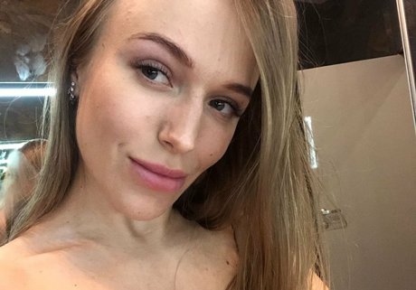 Nahá fotka uniklých OnlyFans od Yourniceaislin