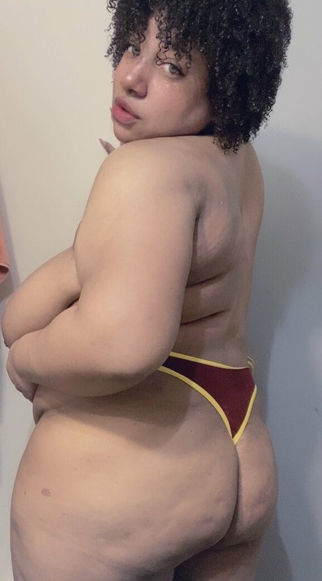 Naken läckt OnlyFans-bild av Plussizefairy