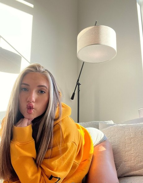 Nahá fotka uniklých OnlyFans od Rachie Skye