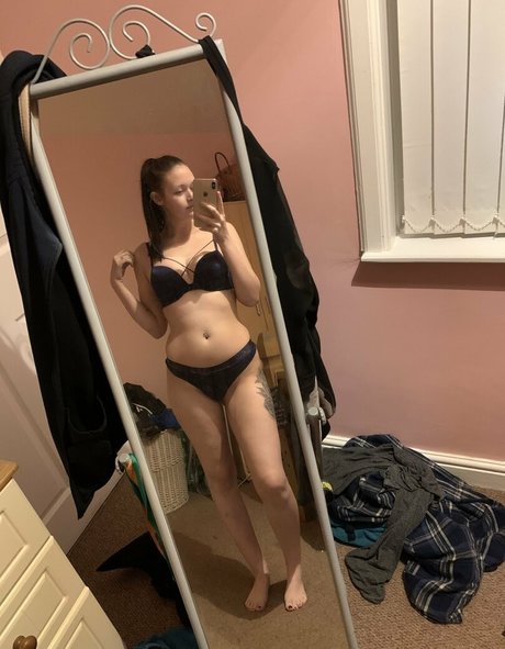Nacktes geleaktes OnlyFans-Foto von Cara99xx