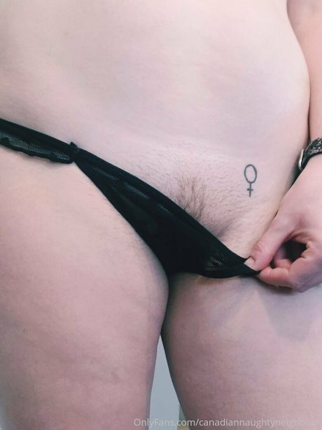 Foto di nudo di fuga di OnlyFans di Canadiannaughtyneighbour