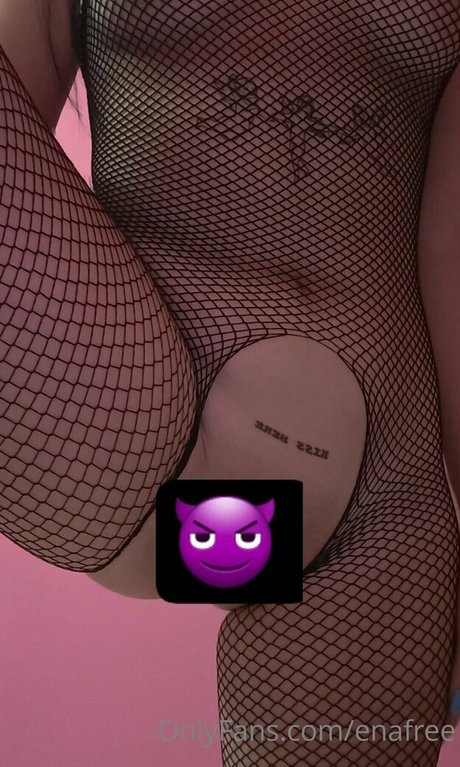 Naken lekkede OnlyFans-bilde av Enafree