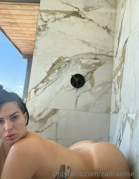 Nahá fotka uniklých OnlyFans od Zahra Elise