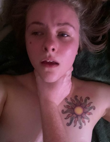 Nagie wyciekłe zdjęcie OnlyFans od Lizziegetschoked