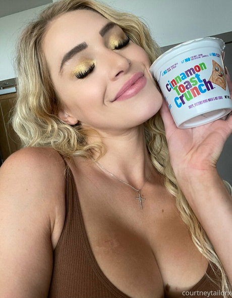 Alaston vuotanut OnlyFans-kuva Courtney Taylor