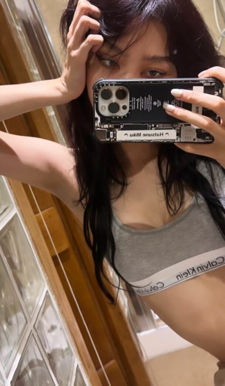 Naken läckt OnlyFans-bild av Ikari