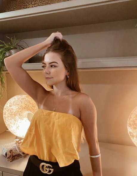 Naken läckt OnlyFans-bild av Nicole Loures