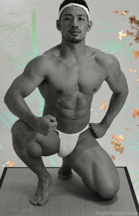 Naken läckt OnlyFans-bild av Runssm