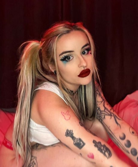 Naakte gelekte OnlyFans-foto van Lyleelylee