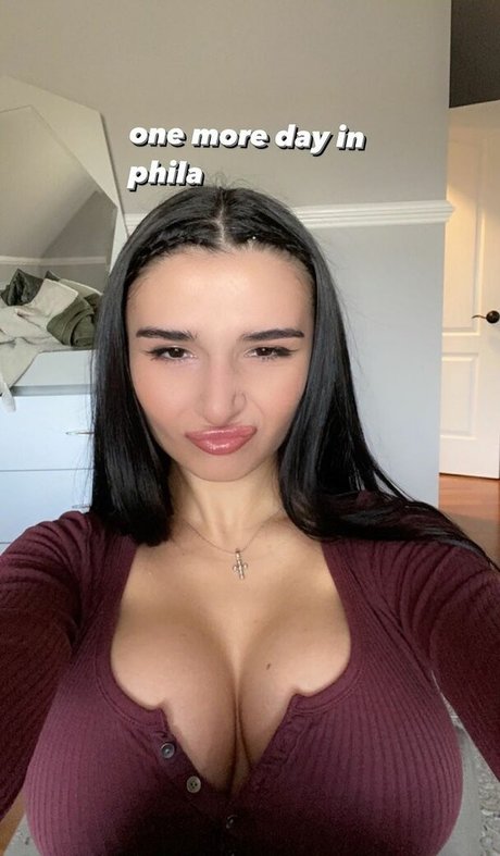 Foto di nudo di fuga di OnlyFans di Molly Kazi