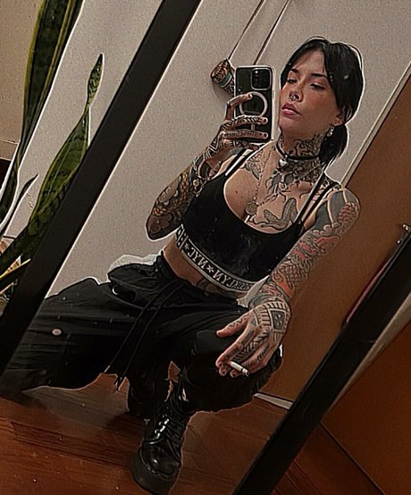 Nahá fotka uniklých OnlyFans od Uglybandito