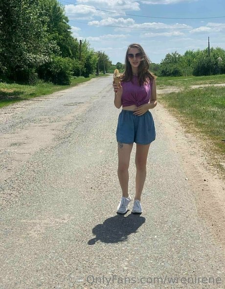 Nahá fotka uniklých OnlyFans od Wrenirene