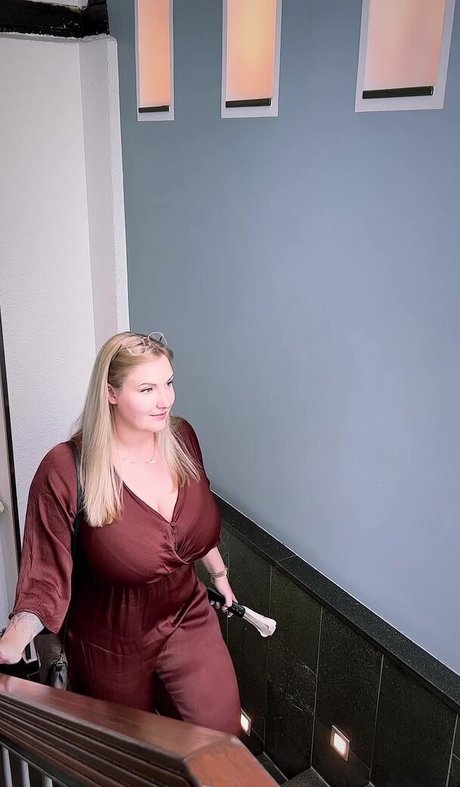Kira Liv