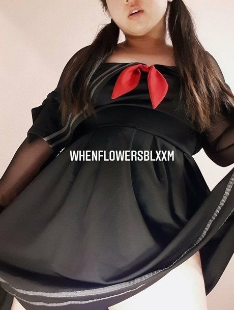 Naken lekkede OnlyFans-bilde av Whenflowersbloom