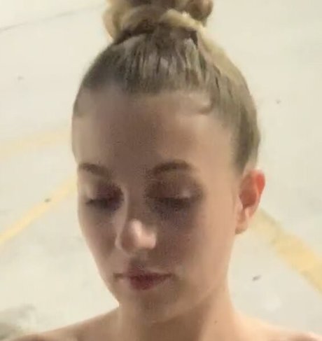 Nacktes geleaktes OnlyFans-Foto von Playhouse