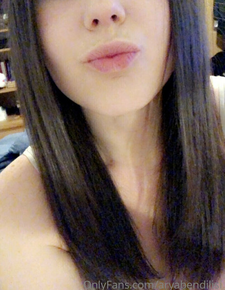 Foto desnuda filtrada de OnlyFans de Aryabendilisi