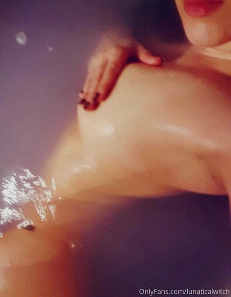 Nahá fotka uniklých OnlyFans od Lunaticalwitch