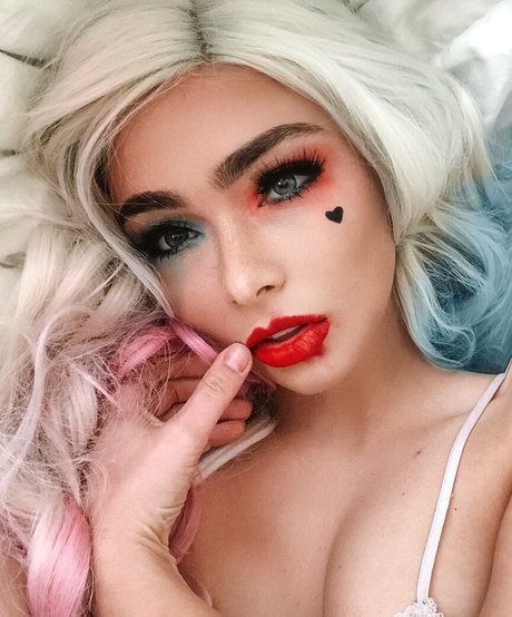 Naakte gelekte OnlyFans-foto van Caitlin Christine