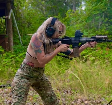 Girls With Guns
