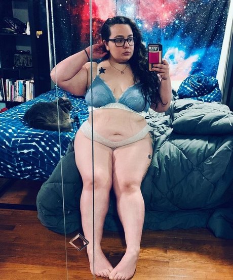 Photo nue de fuite OnlyFans de Larger Ladies