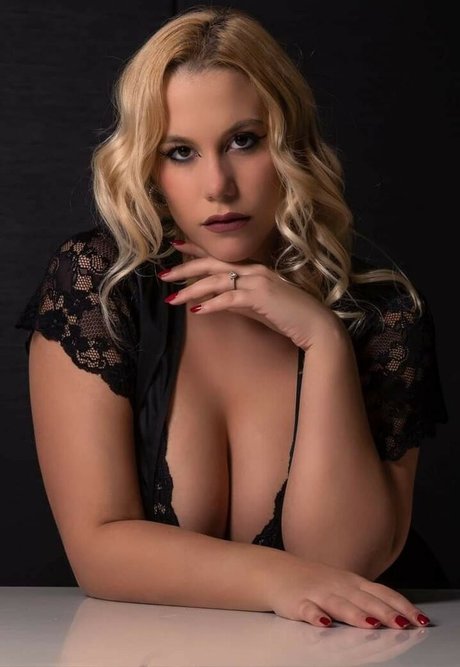 Nahá fotka uniklých OnlyFans od Jennifer Mazza