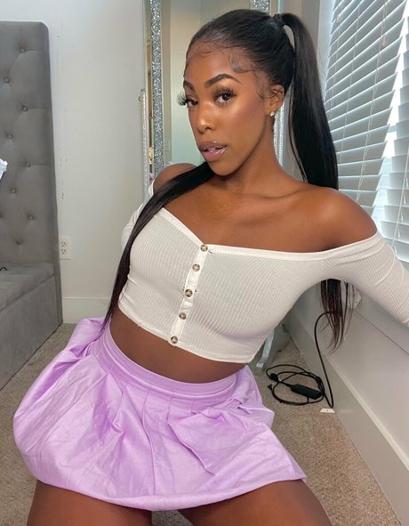 Alaston vuotanut OnlyFans-kuva Babygirlnaomii