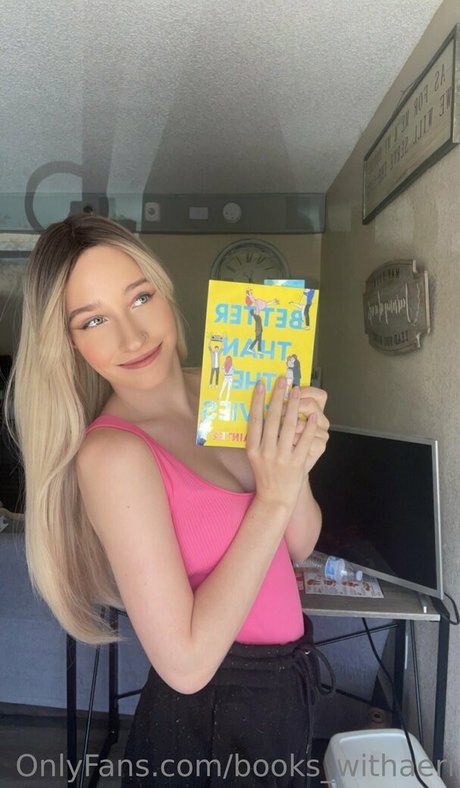 Nahá fotka uniklých OnlyFans od Bookswithaeri