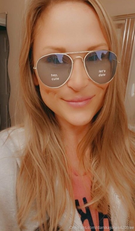 Nøgent lækket OnlyFans-billede af Danikajones420free