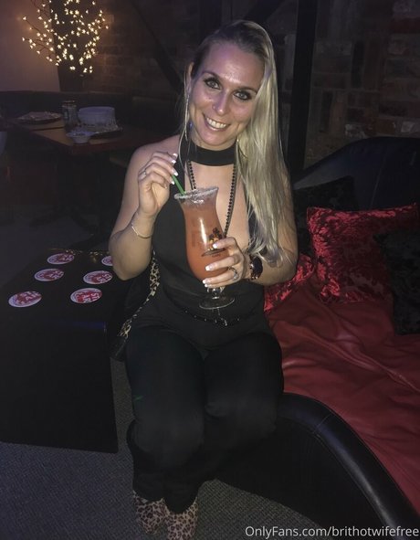 Ukhotwifecouple