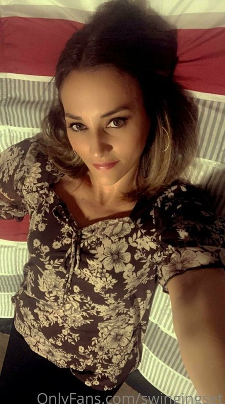 Nahá fotka uniklých OnlyFans od Swingingset