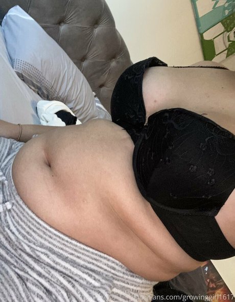 Foto nua vazada do OnlyFans de Growinggirl1617