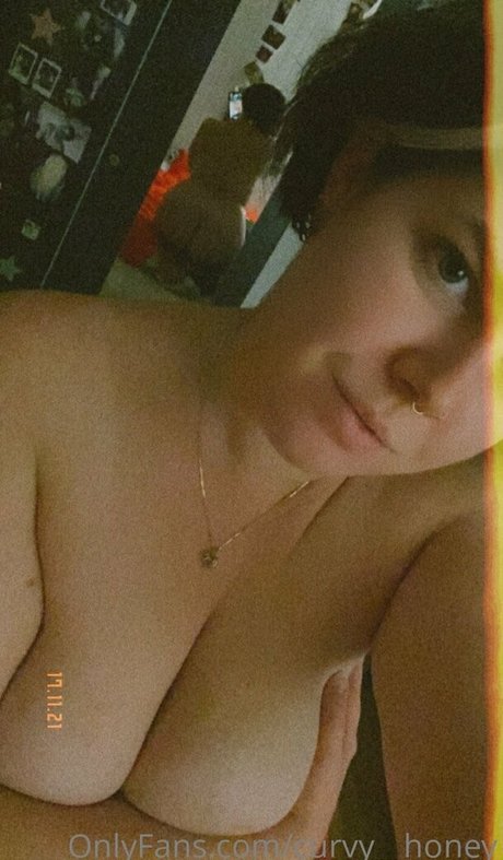 Naken läckt OnlyFans-bild av Curvyhoney