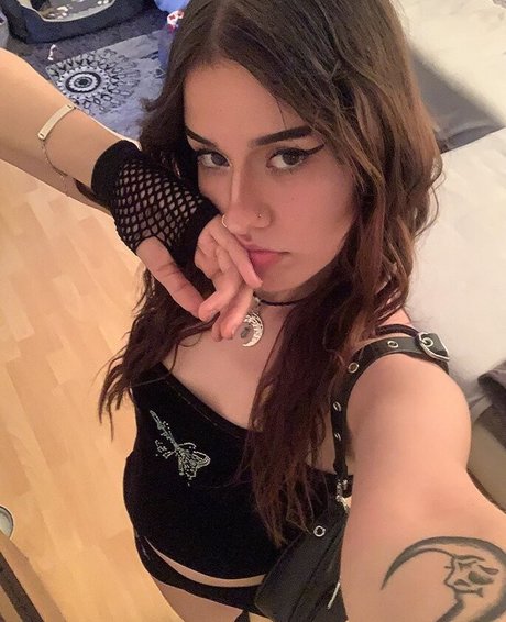 Girlfrmthemoon222