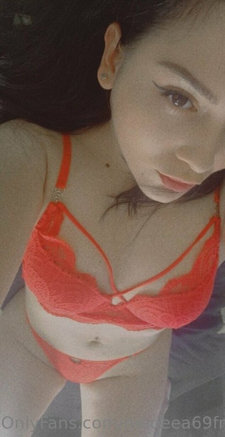 Naken lekkede OnlyFans-bilde av Medeea69free