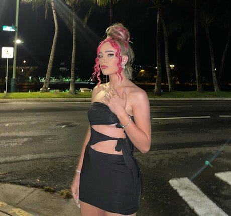 Naakte gelekte OnlyFans-foto van Viperous