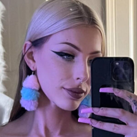 Naken läckt OnlyFans-bild av Strawberrysqurtcake
