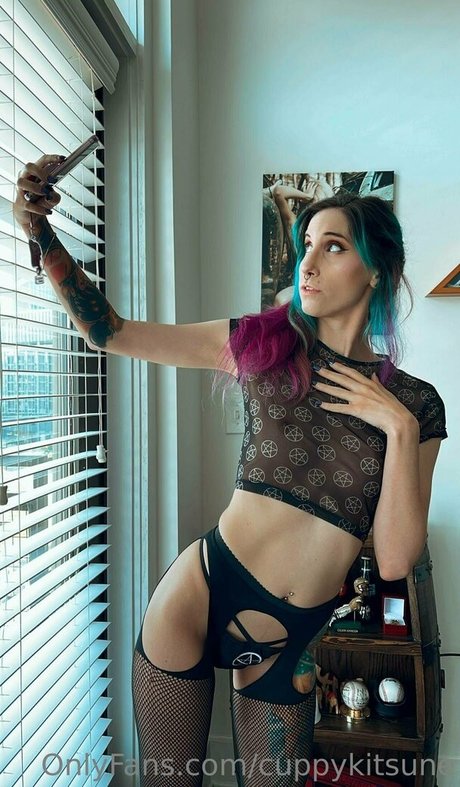Nahá fotka uniklých OnlyFans od Cuppykitsune