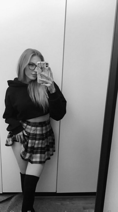 Nøgent lækket OnlyFans-billede af Swegirlmafia