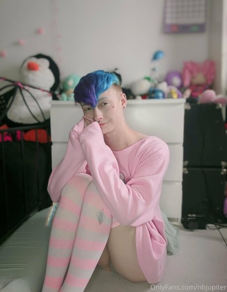 Nahá fotka uniklých OnlyFans od Enbyjupiterfree