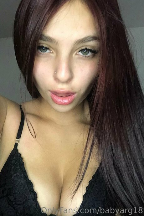 Naken läckt OnlyFans-bild av Babyyluxury