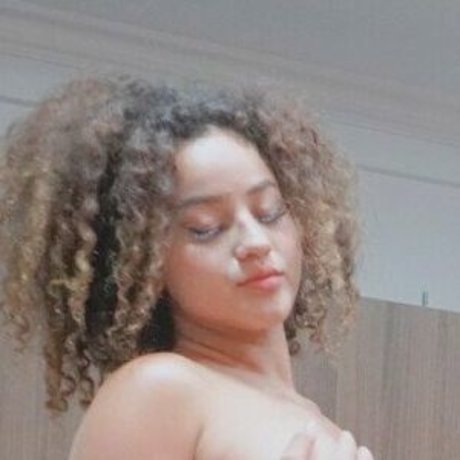 Naken lekkede OnlyFans-bilde av Uwuyor