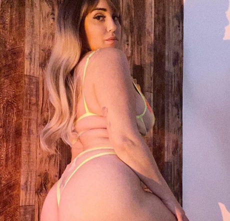 Busty Eve