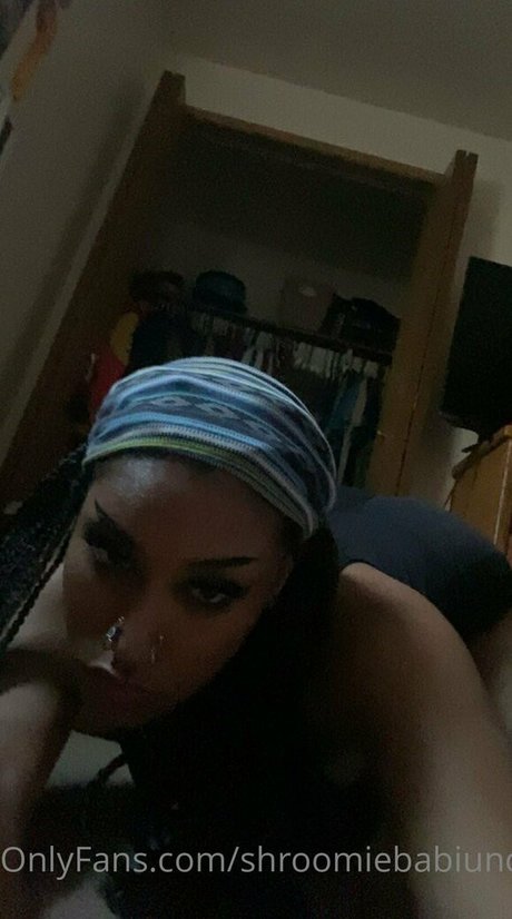 Nacktes geleaktes OnlyFans-Foto von Shroomiebabiuncensored