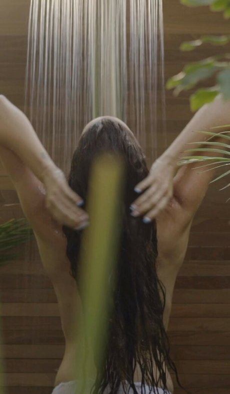 Naken läckt OnlyFans-bild av Gal Gvaram