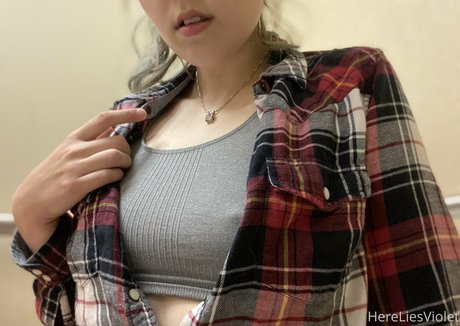 Foto desnuda filtrada de OnlyFans de Hereliesviolet